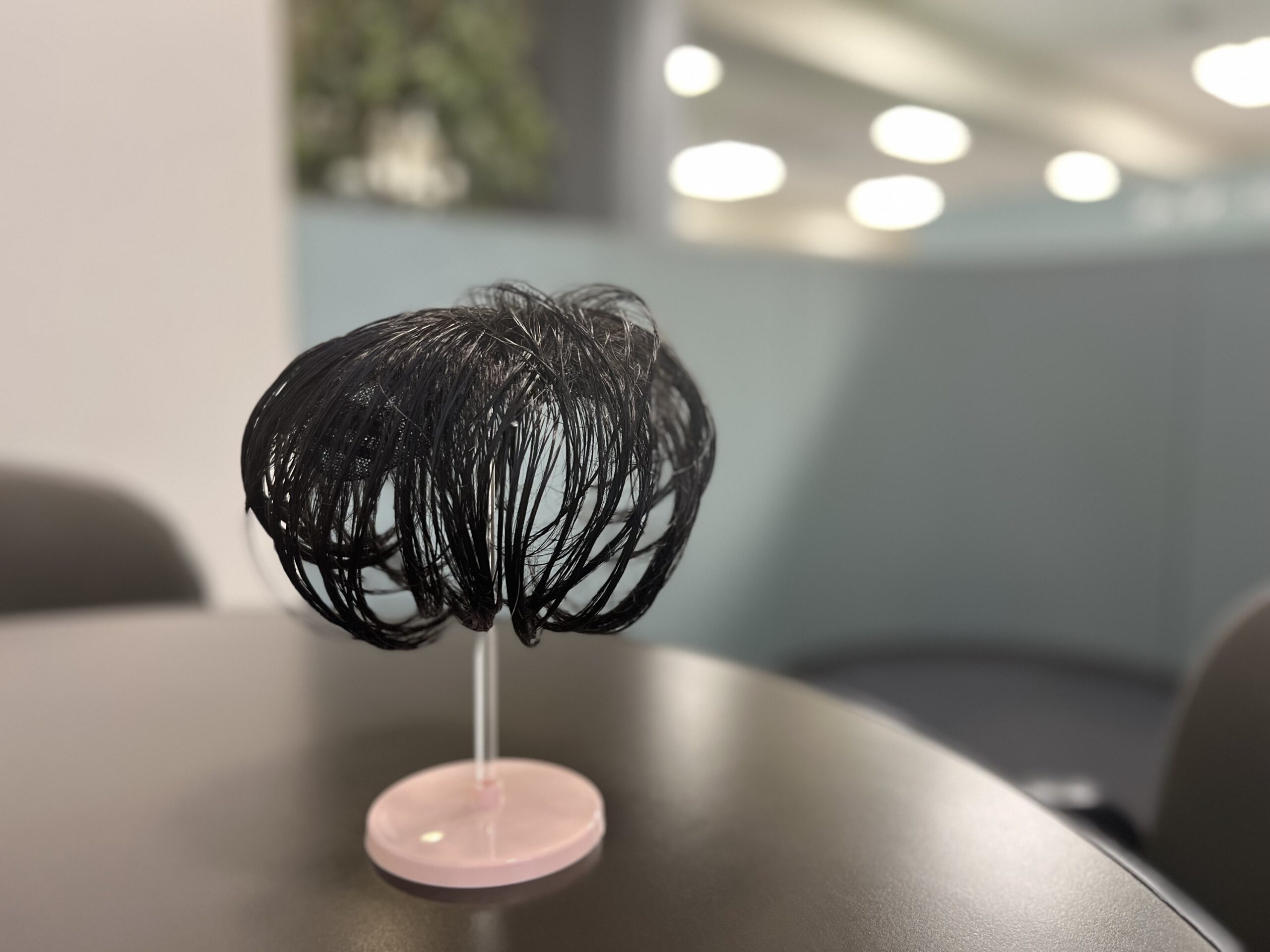 ウィッグは自然乾燥が正解?長持ちさせる正しい乾かし方を解説